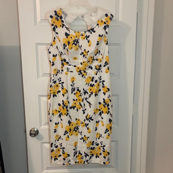 J. Peterman Dresses & Skirts - VTG J. Peterman White Shift Midi Dress w/Yellow Floral Design SZ 10 lined NWOT